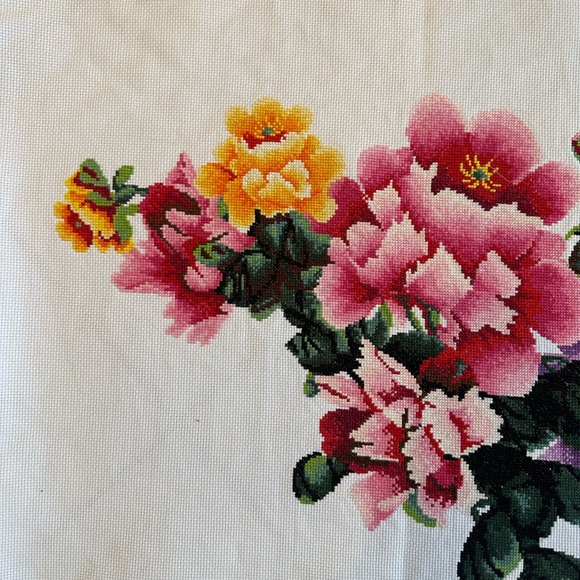 Original Hand-Embroidered Floral Tapestry - Picture 5 of 11
